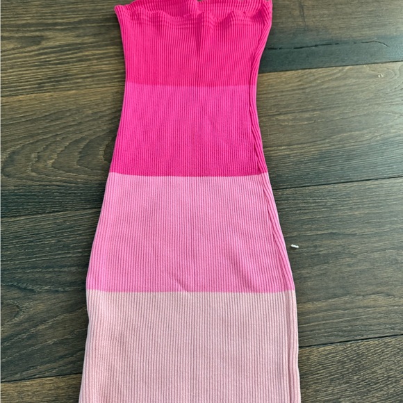 Pink Gradient Ribbed Dress - Picture 2 of 2